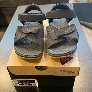 Nike ACG Air Deschutz size 10 worn once